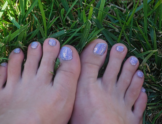 Summer Nails using Poly Flake Super Fine Glitter